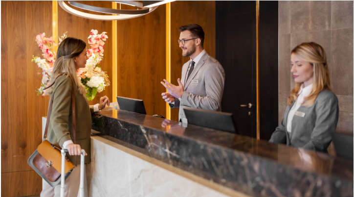 accogliere gli ospiti in hotel